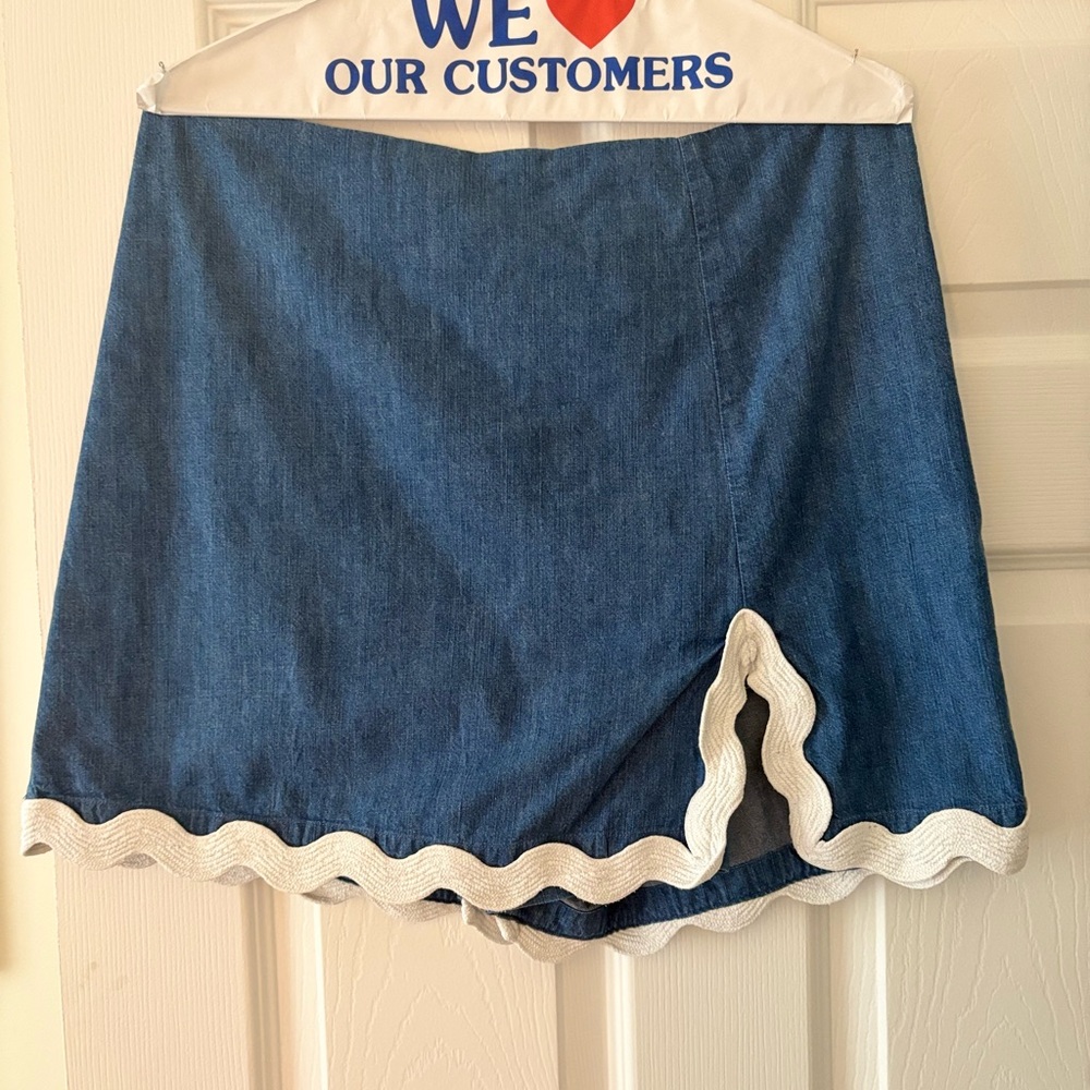 🚩STEAL: Revolve Blue Asymmetrical Skort - perfect for summer!